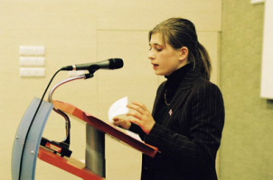 Velvyslankyn� Velk� Brit�nie p�i projevech na plen�rn�m zased�n�